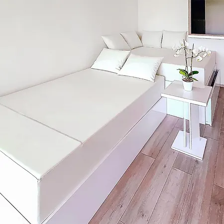 With Swimming Pool Матульи