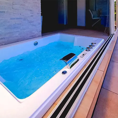 Holiday home With Swimming Pool
