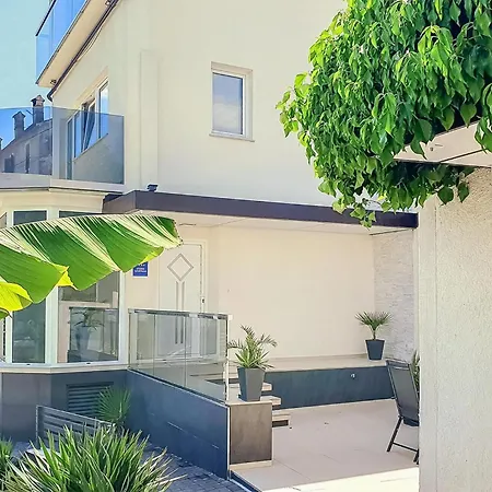 With Swimming Pool Дом отдыха *