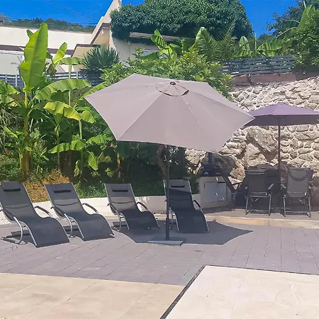 With Swimming Pool Holiday home