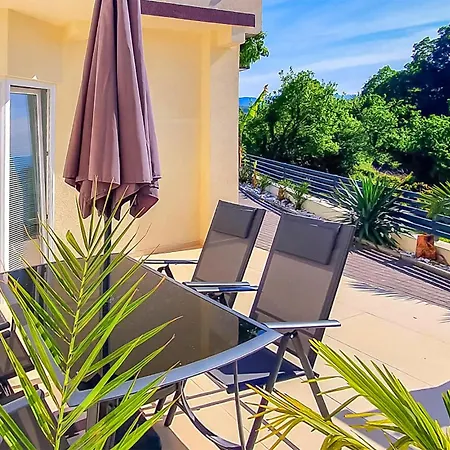 With Swimming Pool Дом отдыха Матульи