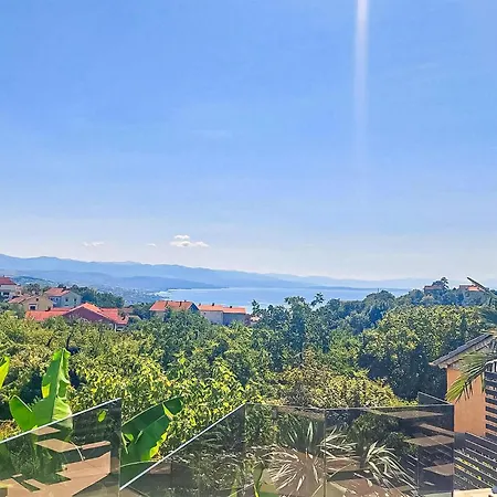 Case de vacanță With Swimming Pool