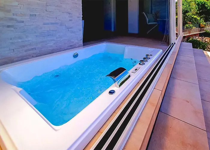 Holiday home With Swimming Pool