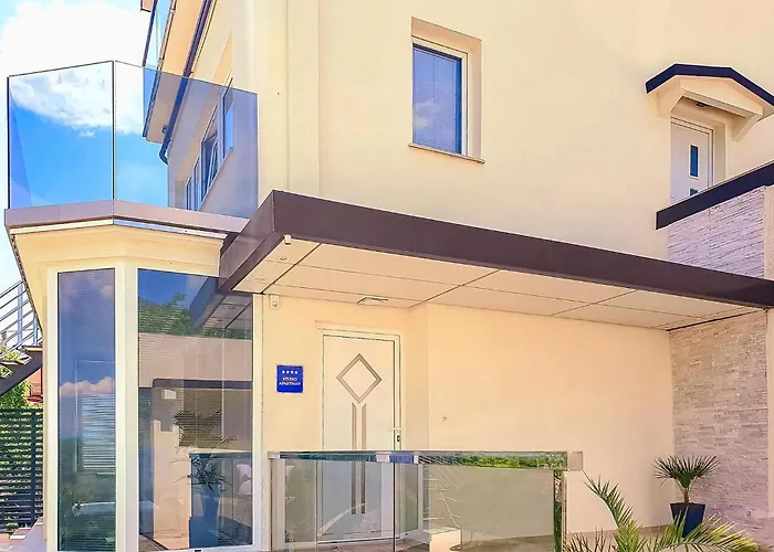 펜션 With Swimming Pool