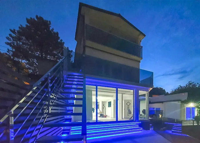 With Swimming Pool * 마툴지