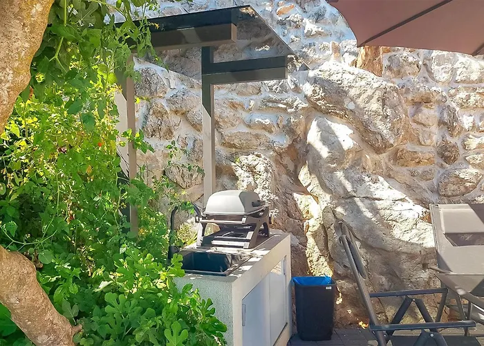 With Swimming Pool Holiday home