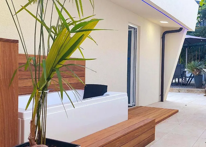 With Swimming Pool Holiday home Matulji